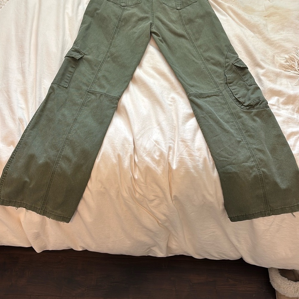 Brandy Melville Green Cargo Pants